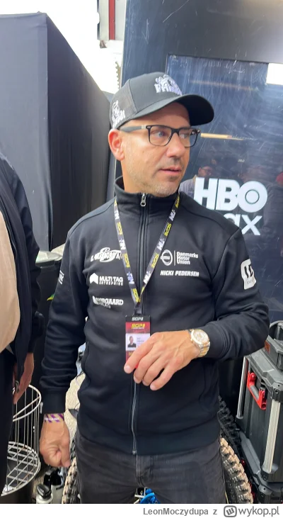 LeonMoczydupa - Okulary ubrał i udaje niewiniątko #zuzel #sgp