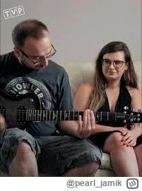 pearl_jamik - #zonadlapolaka #gitara #gitaraelektryczna 

seba nauczył się trzech pow...