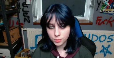 Artok - @Latarenko: Młoda menelica próbuje odciąć się od swojego ojczyma?