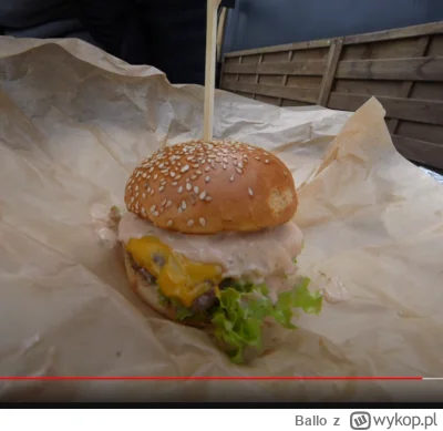 Ballo - @dullboy: rzeczywiście bardzo ścieśnięty burger xD