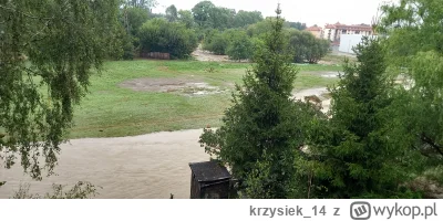 krzysiek_14 - Dziś rano juz było w miarę spoko, poł miasta bez prądu, ale nie ma co n...