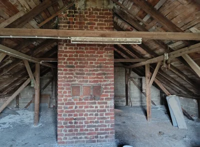 NaPagonieGwiazdkiTrzy - Kiedyś tutaj zrobię sobie swoją norę. Cegłę z komina oczyszcz...