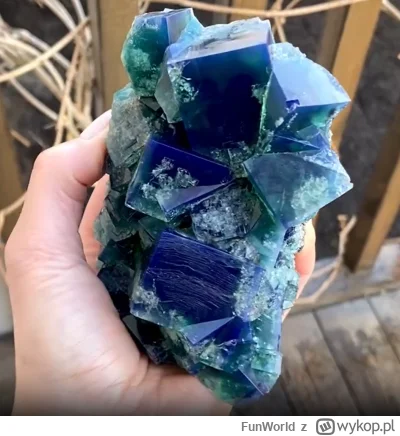 FunWorld - PIękny fluoryt to przede wszystkim postać wykształconych kryształów. Wyksz...