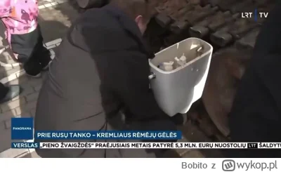 Bobito - #ukraina #wojna #rosja 

Lokalni mieszkańcy przynoszą toalety i pralki do zn...