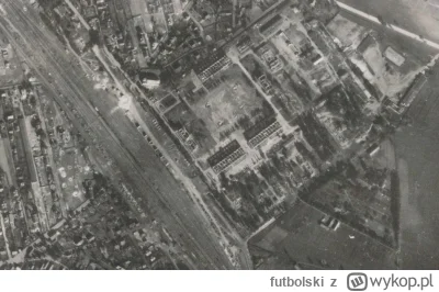 futbolski - Rok 1944. Kościół i koszary przy ul.Traugutta, leje po bombardowaniach pr...