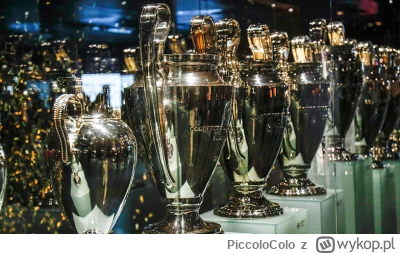 PiccoloColo - Gablota z trofeami Realu Madryt wygląda, jak regał z alkoholami na Orle...