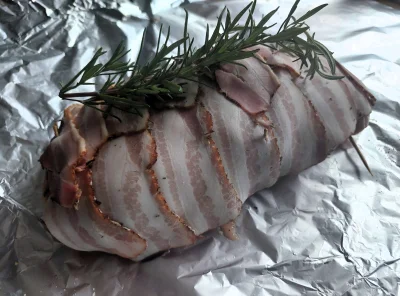 arinkao - Rolada przed pieczeniem (｡◕‿‿◕｡)
#arinkaofood 

#gotujzwykopem #jedzzwykope...