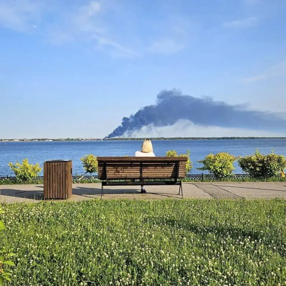 wfyokyga - Płonące kacapskie składy paliwa w mieście Engels