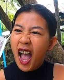 Czerwonyalimenciarz - @Moczymorda77: 
Małpcina nie było stać na dentystę dla Tharonga...