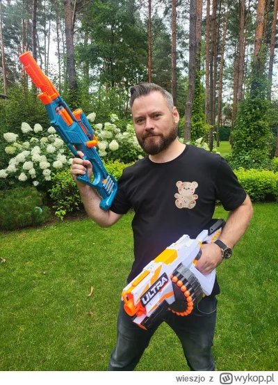 wieszjo - Krzysiek już gotowy i czeka na Tomasza Hajto pod stadionem Rakowa Częstocho...