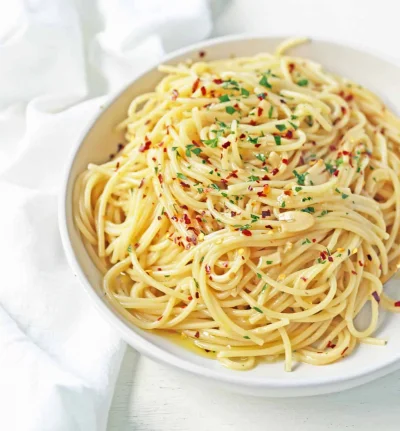 apeee - @jabol6000: spaghetti aglio e olio. Koszt przygotowania w domu mniej niż 8zl ...