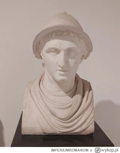 IMPERIUMROMANUM - Rzymska rzeźba ukazująca hellenistycznego władcę

Rzymska rzeźba uk...
