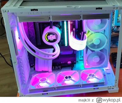 majk3l - @r0xize: Ta grafika i tak jest  dość mało biała z tego co kojarzę. ASUS Stri...