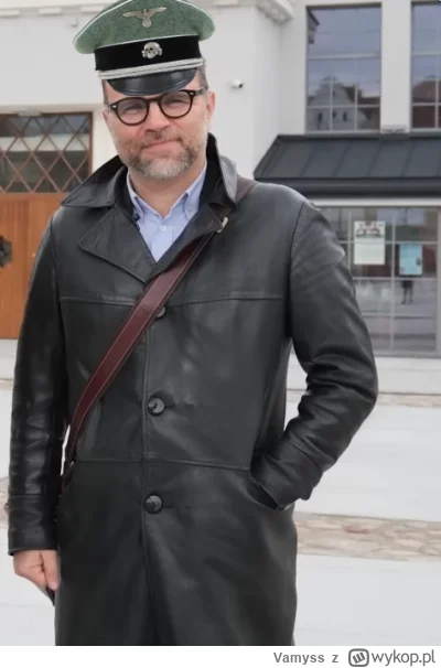 Vamyss - Co jak co, ale Bartosiak ma zajebiste stylówy, aż bym chciał żeby dobrał się...