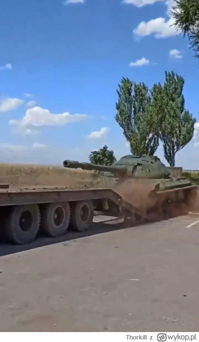 Thorkill - Rosyjski czołg ciężki T-10 wyładowywany z naczepy transportowej ciągnika s...
