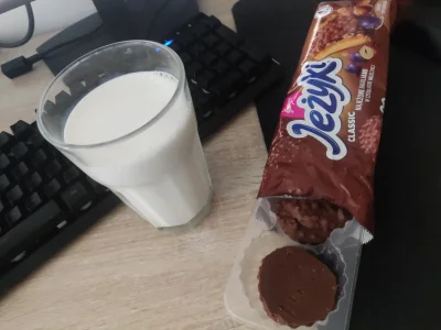 teoretyk_peklunku - Kolacja huopska. Huop nie ma pieniędzy na zdrową żywność #przegry...