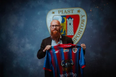 Mlody_pelikan - @krystse: zakładają sieć kratowych burgerów z tym Panem