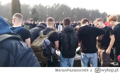 MarianPazdzioch69 - Nawet młodziez bandycka sie zerwala z szkół żeby pozegnac knura
#...