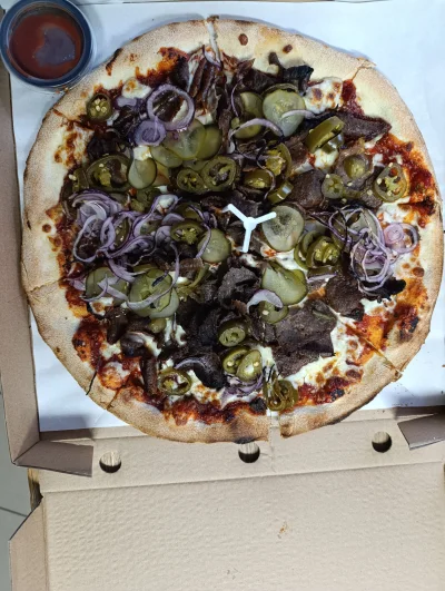ryoku88 - #przegryw ale świńska pizza, mam żarcie na cały dzien