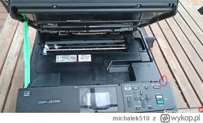 michalek510 - @szagrat777: Ten dziubek zaznaczony na zdjęciu musisz wcisnąć śrubokręt...