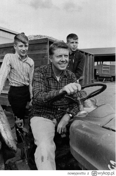 nowyjesttu - Jimmy Carter- późniejszy prezydent USA na traktorze, na swojej plantacji...