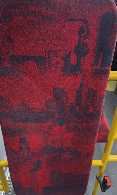 Rad-X - Dlaczego autobusy Solaris w #mpkwroclaw maja tapicerke z #ztmwarszawa?

#wars...