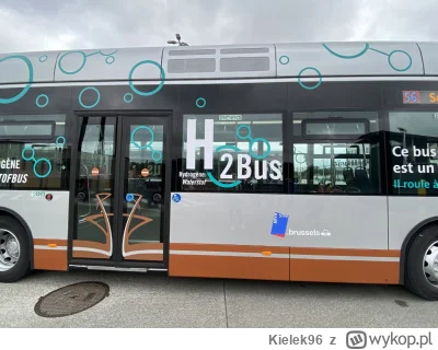 Kielek96 - To chyba Bruksela jest a nie Francja, bo tam są autobusy w takim kolorze