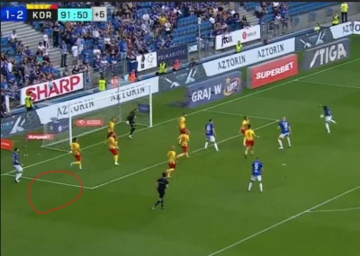 thority - @paki82: odbiła się od sęka i wylądowała tutaj mniej więcej: