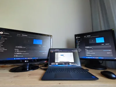 Michal3085 - podłączyłem laptopa do dwóch dodatkowych monitorów, za pomocą splittera ...