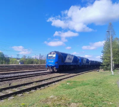 sylwke3100 - Bukowno 

Piękne dwie lokomotywy ST40s na czele składu kierującego do to...