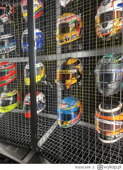 mzuczek - Jestem na #f1 exhibition w Amsterdamie i znalazłem kask najlepszego kierowc...