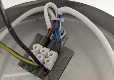 pangolin - @Wykopaliskasz: Jeśli dostanie tę samą kwotę niezależnie czy zrobi rozdzie...