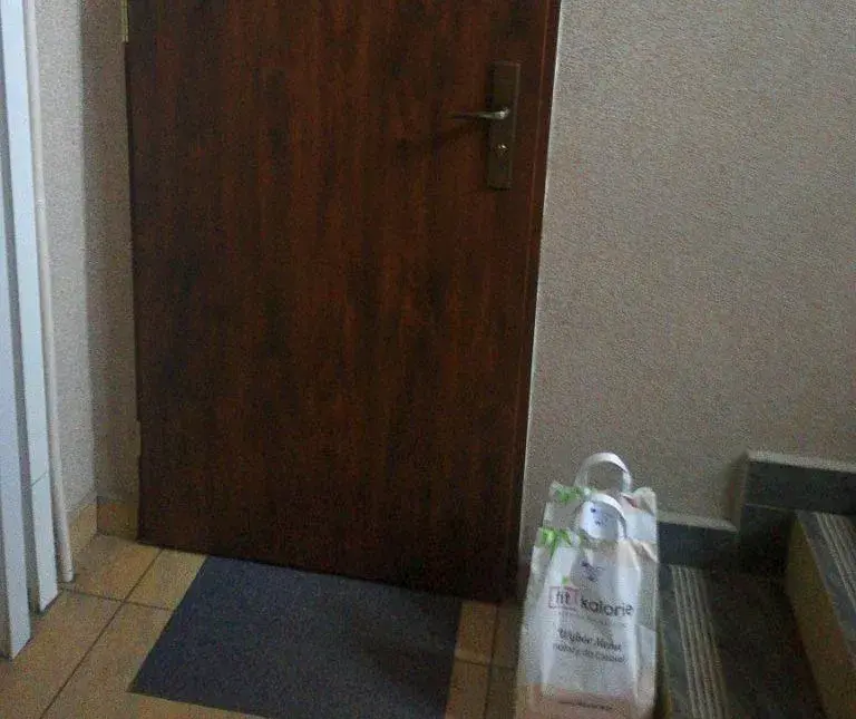 SlepyBazant - Mam sąsiada kulturystę. Od jakiegoś tygodnia chłop z rana codziennie wy...