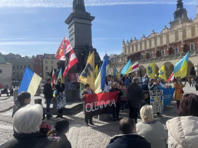 JohnCasey - @pekak: bo gdzieś zobaczył na zdjęciu banderowską flagę w Kijowie.

Tutaj...