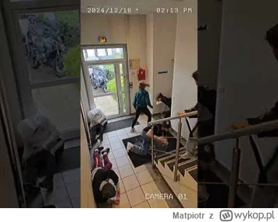 Matpiotr - To scena z jakiegoś filmu, ustawka, ai, czy na serio?

#niewiemjaktootagow...