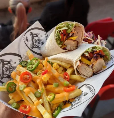 Piotrek7231 - #mecz #stadionowejedzenie #jedzenie #pilkanozna 
Wrap z frytkami  £6.95...