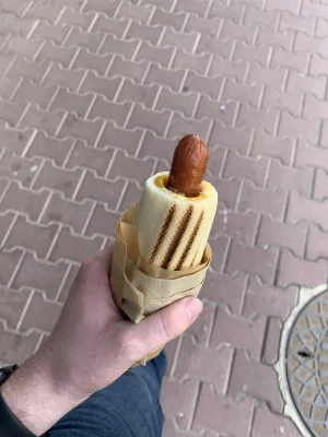 BajoJajo0 - Nie wierzę
Udało mi się kupić hotdoga z sosem serowym, zawsze jak gdzieś ...