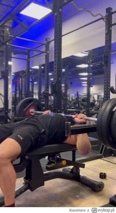 Kasahara - Dziś klatka lekko, bo nie lubię wyciskać w racku to 4x6x120 kg
#mirkokok...