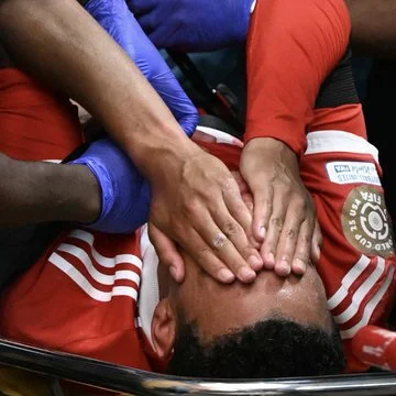 LamajHarma - Aż mi się przypomniało jak David Villa złamał nogę podczas tego turnieju...