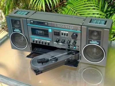 pogop - Boombox z wbudowanym gramofonem.

#ciekawostki #ciekawostkihistoryczne #techn...