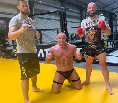 vivijes_official - #famemma mario miedzy mlodymi jurnymi wilczkami czeka na palcuwecz...