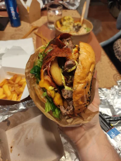 Krupier - Oficjalnie stwierdzam, że Dziki Burger pobija smakiem Brosów (chociaż dawno...