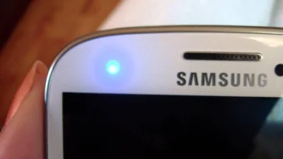 DavyX - Czy w nowych telefonach montuje się jeszcze diodę powiadomień?
#iphone #andro...
