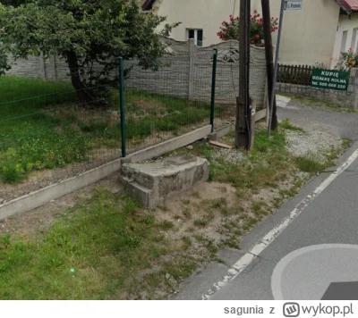 sagunia - #bystrzaktv gdzie znaduje sie ten kultowy kamień pod sklepem bo nie moge na...
