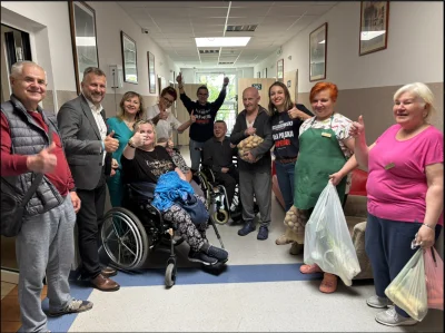 d.....t - @OBAFGKM: a ja będę uparcie wrzucał całe zdjęcie, Gajewska już przy okazji ...