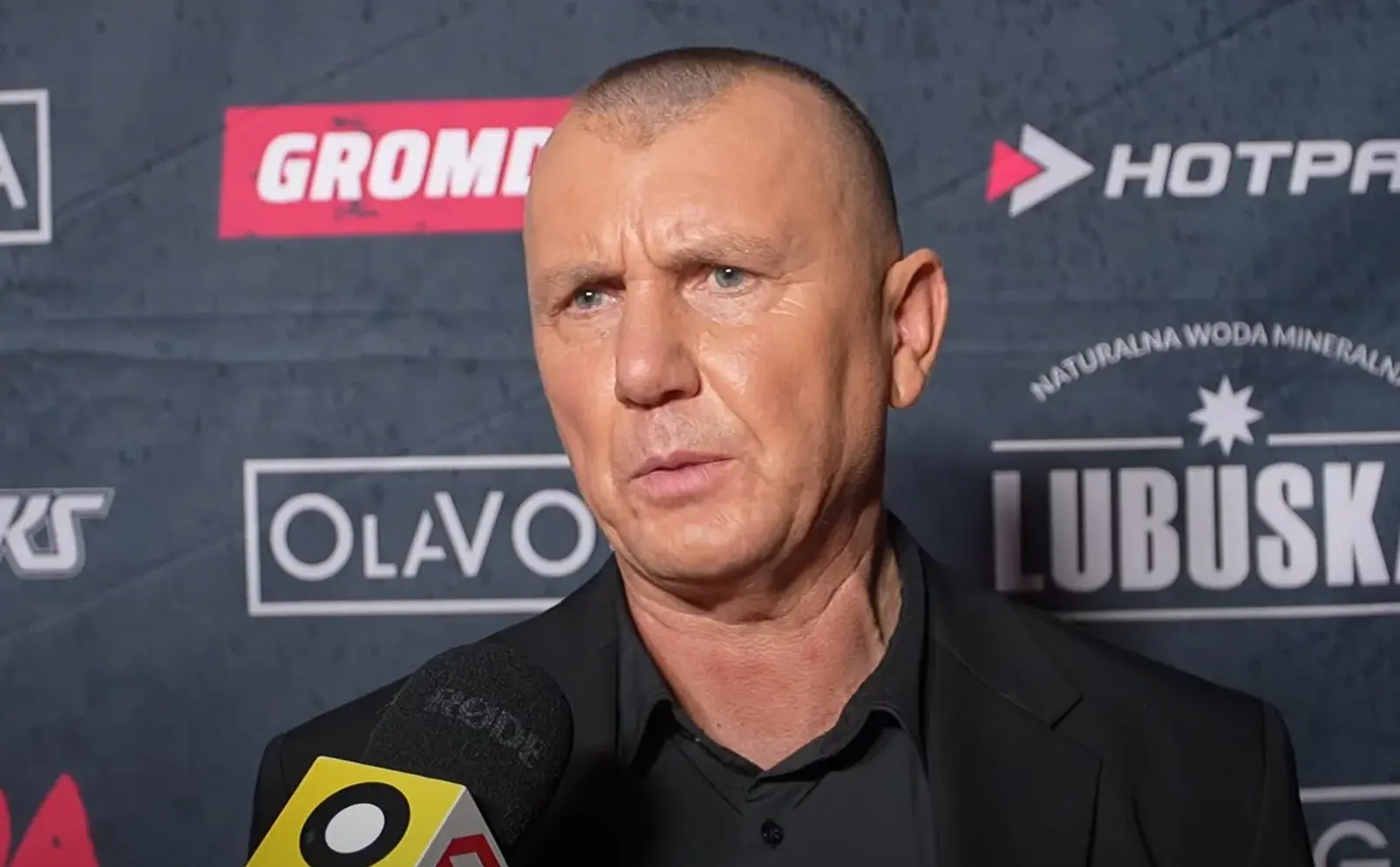 PancakeV - Kiedy grabowski skuma żeby zawodnikom dać piąstkówki? 
Cokolwiek, najcieńs...