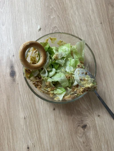 Anoniemamowy - Dzisiejszy #skromnyobiad

Salata w sosie miodowo-musztardowym, krast z...