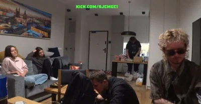 reveh - Wymowna scena z wczoraj. Jeden facet prowadzi strimka, zabawiając publiczność...