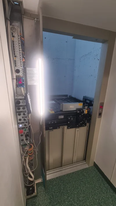 25802117 - I po urlopie i do roboty... 
To przeze mnie musicie czasami chodzić schoda...