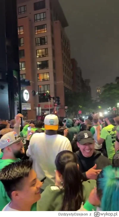 DzdzystyDzejson - O widzę, że fanbase Bostonu już ćwiczy. I bardzo dobrze, płaskoziem...